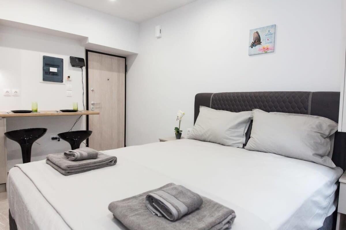 Brand New Urban Getaway Next To Megaro Mousikis Apartment Athens Exterior photo